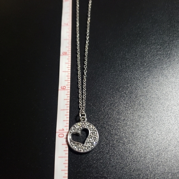 New paparazzi silver tone matching heart pendant necklace and earrings set - Picture 5 of 7